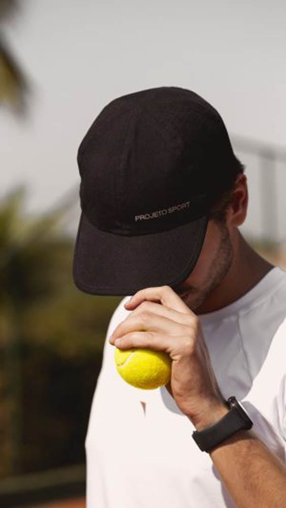 Boné esportivo preto com refletivo